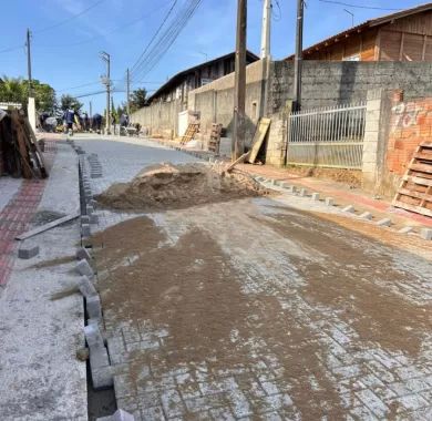 Pavimentação em paver e sinalização viária das Ruas 6030, Demétrio, 6032 e Palmital, localizadas no bairro Nossa Senhora da Conceição, Balneário Piçarras/SC