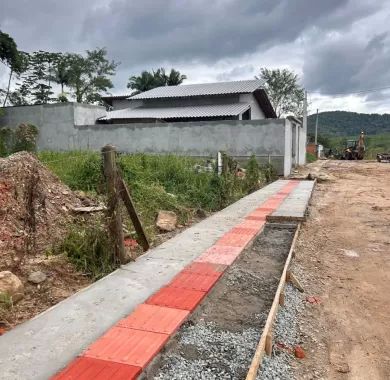 Pavimentação em paver e sinalização viária das Ruas 6030, Demétrio, 6032 e Palmital, localizadas no bairro Nossa Senhora da Conceição, Balneário Piçarras/SC