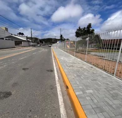 Obra de pavimentação asfáltica e sinalização viária da Rua Joaçaba e Avenida Beira Rio - Balneário Piçarras